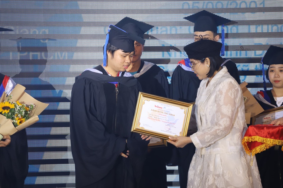 50 thủ khoa, á khoa đại học nhận học bổng vượt khó 2019 - 2
