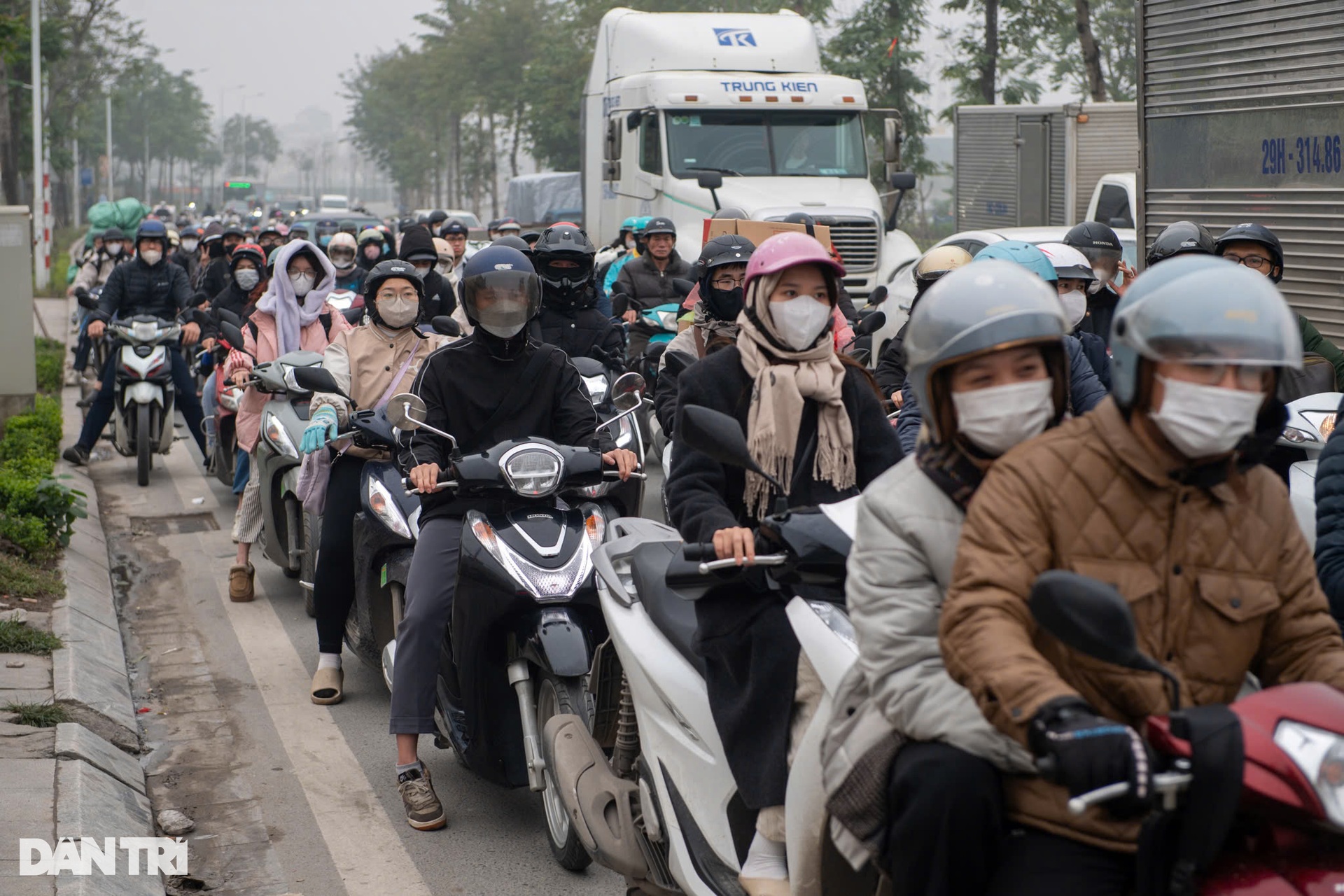Giao thông khác biệt sau 1 tuần đóng ngã tư, ngắt đèn đỏ ở đường 8 làn xe - 2 Giao thông khác biệt sau 1 tuần đóng ngã tư, ngắt đèn đỏ ở đường 8 làn xe - 2