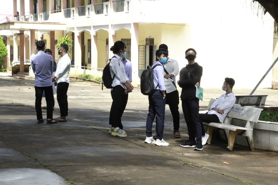 “Niềm tin cho ta sức mạnh” vào đề Ngữ văn, thí sinh phấn khởi sau môn đầu - 6 “Niềm tin cho ta sức mạnh” vào đề Ngữ văn, thí sinh phấn khởi sau môn đầu - 6