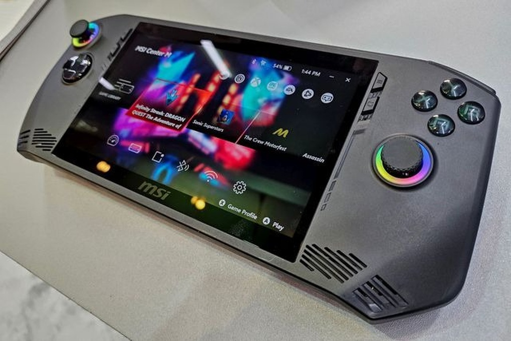 CES 2024: Máy chơi game cầm tay đầu tiên chạy chip Intel Core Ultra - 3 CES 2024: Máy chơi game cầm tay đầu tiên chạy chip Intel Core Ultra - 3