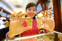 Ông Trump "đáp trả" Bắc Kinh, giá vàng vọt lên đỉnh hơn 6 năm