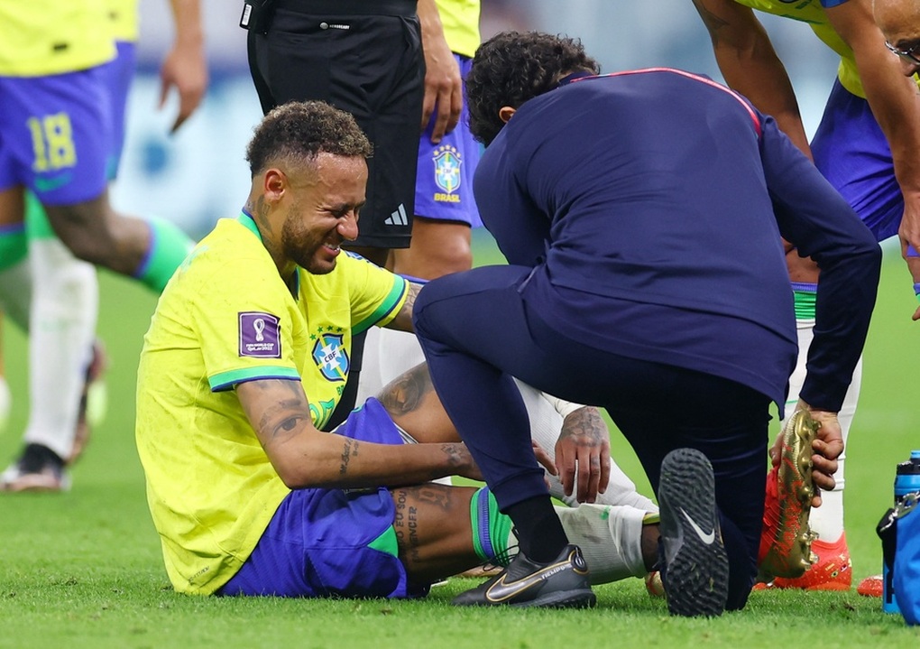 Neymar bật khóc vì chấn thương trong ngày Brazil chiến thắng - 1 Neymar bật khóc vì chấn thương trong ngày Brazil chiến thắng - 1