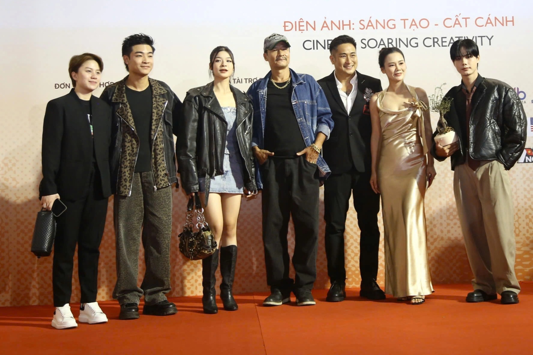 Long Vu es guapo, Khanh Ly está radiante en la alfombra roja del Festival Internacional de Cine de Hanoi - 10 Chải Long Vũ bảnh bao, Khánh Ly rạng rỡ trên thảm đỏ LHP Quốc tế Hà Nội - 10