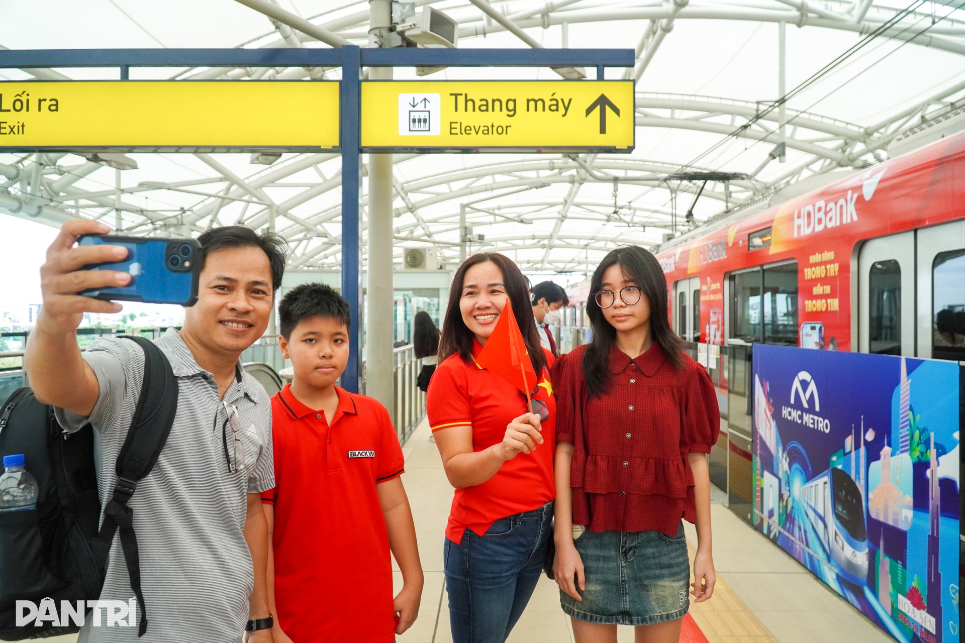 Metro Bến Thành - Suối Tiên ở TPHCM thành “điểm hẹn” hút khách dịp lễ Quốc khánh - 7