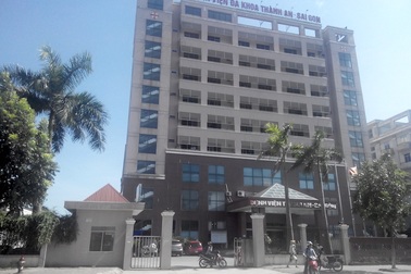 Một phụ nữ nghi nhảy từ tầng 6 bệnh viện tự tử