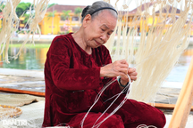 Du khách ấn tượng tài hoa của các nghệ nhân Hội An