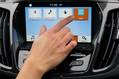 Nguy cơ rò rỉ thông tin cá nhân khi kết nối điện thoại với xe đi thuê