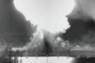 Nga thả bom làm nổ kho vũ khí lớn của Ukraine, tạo sóng xung kích