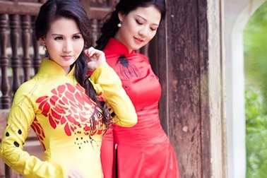 Hai hoa hậu Quý bà đọ dáng với áo dài