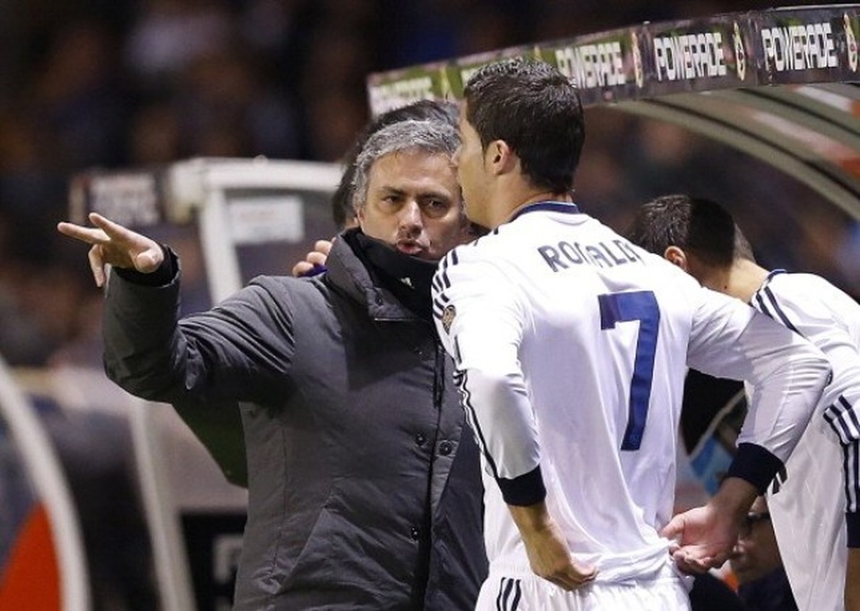 Bị mắng té tát, C.Ronaldo suýt khóc và định tẩn HLV Mourinho - 2 Bị mắng té tát, C.Ronaldo suýt khóc và định tẩn HLV Mourinho - 2