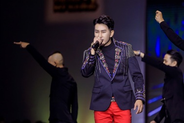 Hoàng Kỳ Nam chạy show mệt nghỉ