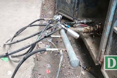 Đột kích điểm sang chiết ga lậu cực lớn trong bãi giữ xe