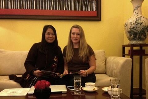 Chuyện vui của bà phu nhân đại sứ Anh với tà áo dài