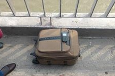 Để ba lô trên cầu Chương Dương rồi nhảy sông Hồng tự tử