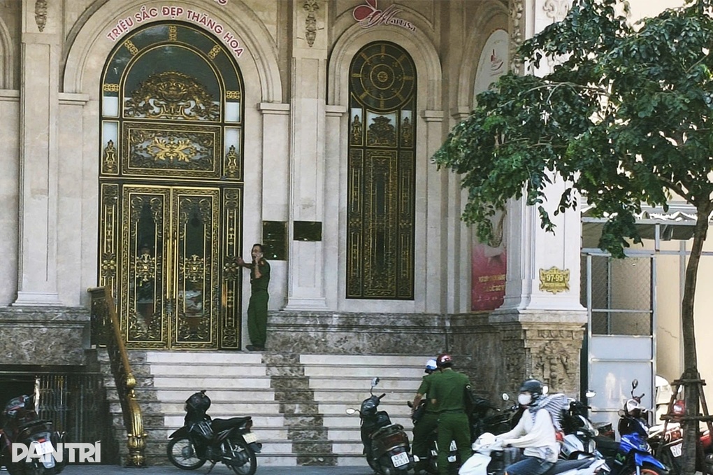 Cảnh sát có mặt tại hàng loạt thẩm mỹ viện Mailisa trên cả nước - 11 Cảnh sát có mặt tại hàng loạt thẩm mỹ viện Mailisa trên cả nước - 11