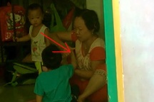 “Bảo mẫu” đánh đập trẻ dã man trong lúc cho ăn