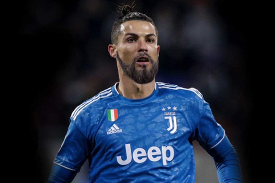 Ảnh hài hước C.Ronaldo, Messi hoá râu ria xồm xoàm vì cách ly - 2 Ảnh hài hước C.Ronaldo, Messi hoá râu ria xồm xoàm vì cách ly - 2