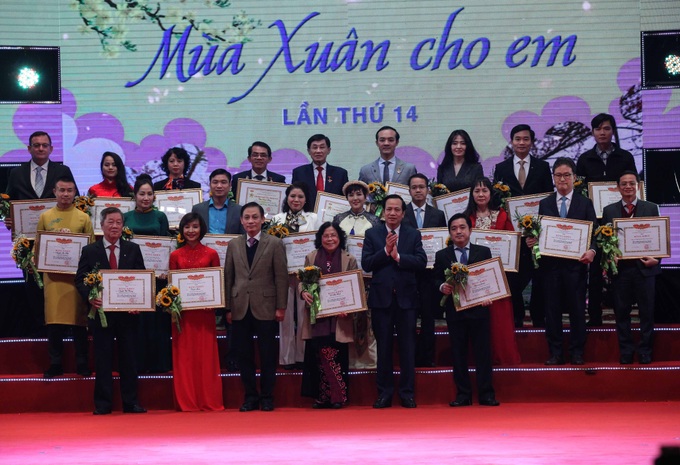 Chương trình “Mùa xuân cho em" lần thứ 14: Lan tỏa tinh thần “lá lành đùm lá rách” - Ảnh 3. Chương trình “Mùa xuân cho em" lần thứ 14: Lan tỏa tinh thần “lá lành đùm lá rách” - Ảnh 3.
