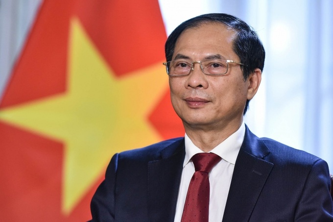 Ủy viên Trung ương Đảng, Bộ trưởng Bộ Ngoại giao Bùi Thanh Sơn.