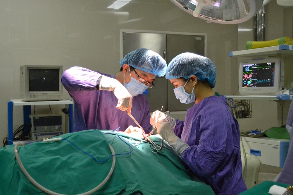 Người đàn ông bị biến dạng như người khổng lồ sau nhiều năm nghiện rượu - 2