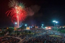 Bắn pháo hoa dịp Lễ hội Du lịch biển Quy Nhơn - Bình Định