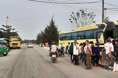 Xe khách chở đoàn học sinh đi tham quan gây tai nạn liên hoàn