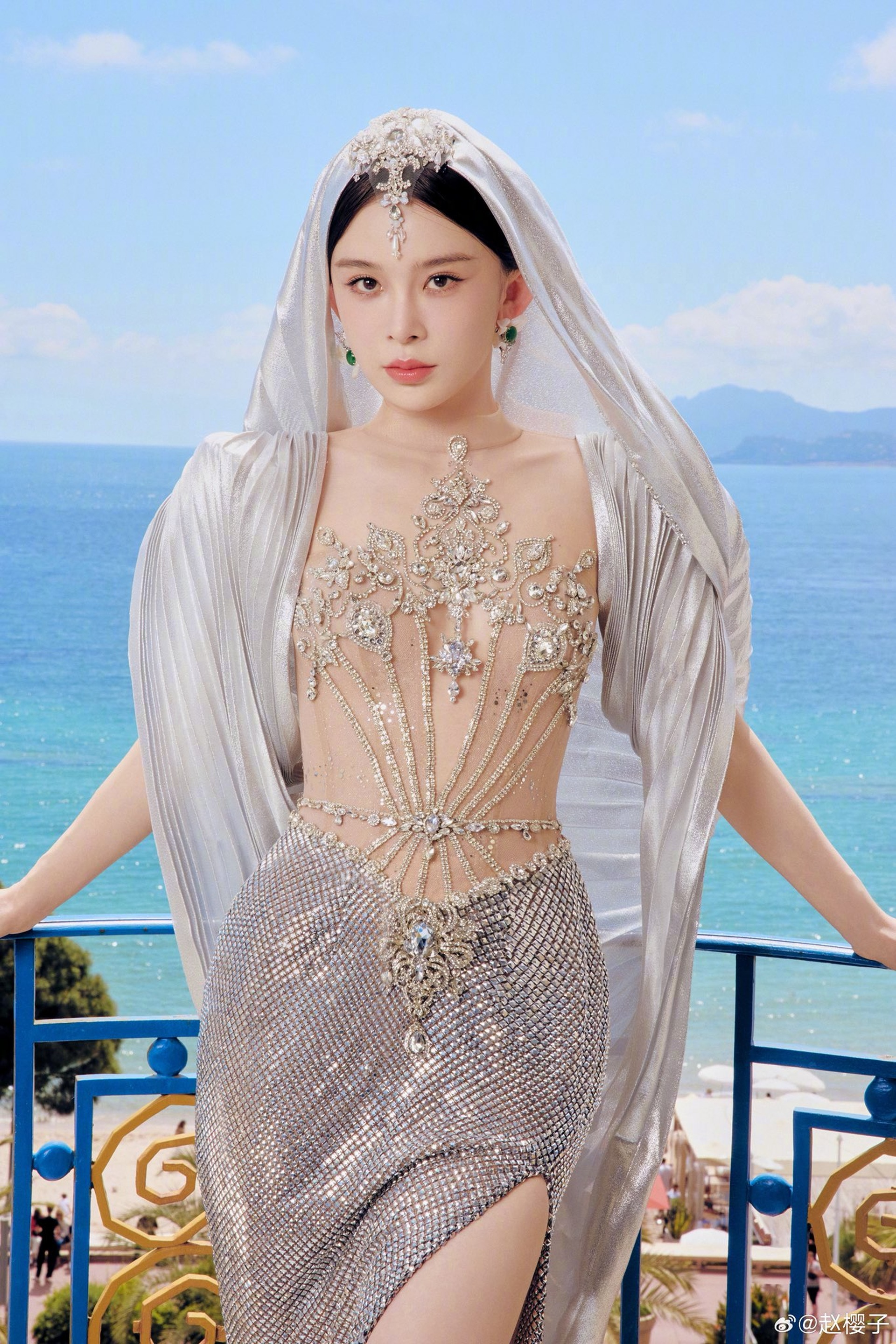 តារាអាស៊ីនៅទីក្រុង Cannes៖ ខ្លះត្រូវបានគេសរសើរ ខ្លះត្រូវបានទាត់ចោលលើកម្រាលព្រំក្រហម - ២ Dàn sao châu Á tại Cannes: Người được tung hô, người bị đuổi khỏi thảm đỏ - 2