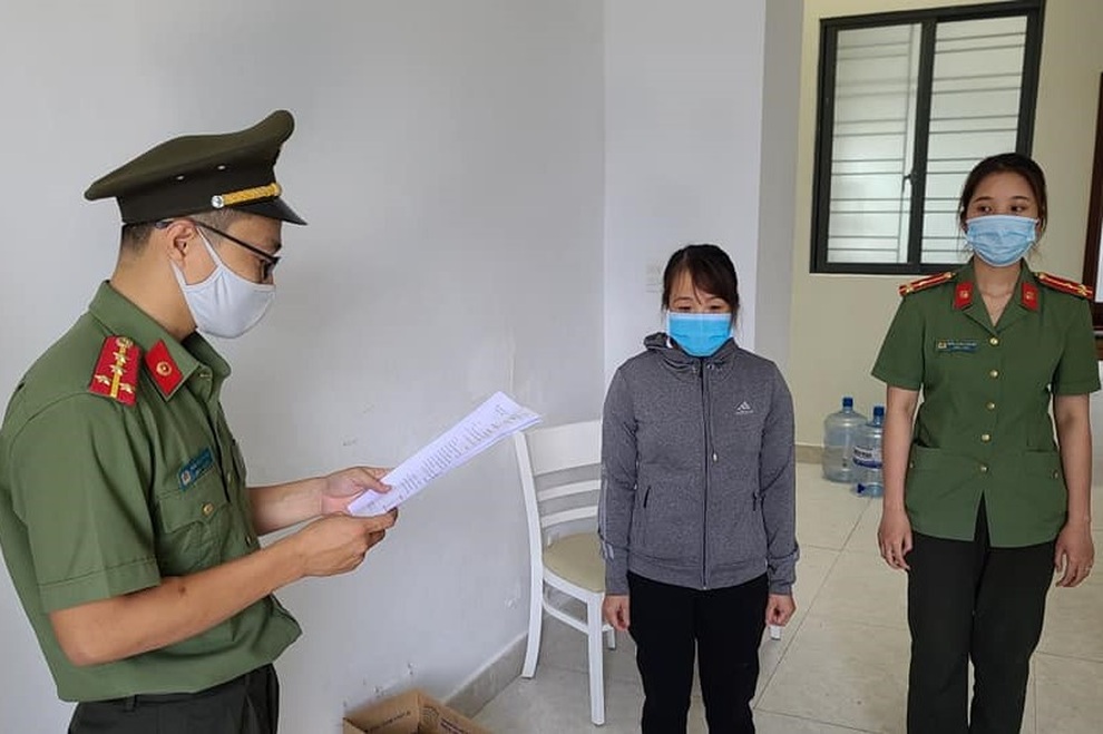 Khởi tố nữ giám đốc giúp chuyên gia Trung Quốc nhập cảnh trái phép - 1 Khởi tố nữ giám đốc giúp chuyên gia Trung Quốc nhập cảnh trái phép - 1