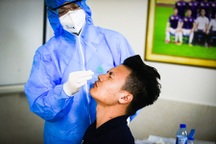 CLB Hà Nội hội quân sau Tết, Quang Hải và Văn Hậu xét nghiệm Covid-19