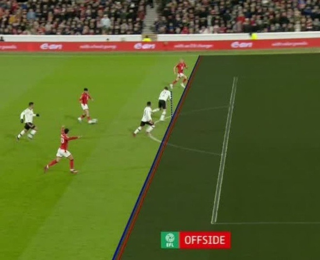 Ăn mừng như Cristiano Ronaldo, tiền đạo Notingham Forest bị chế giễu - 3 Ăn mừng như Cristiano Ronaldo, tiền đạo Notingham Forest bị chế giễu - 3
