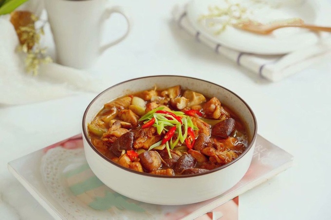 Gà hấp mềm thơm cho bữa tối - Ảnh 5. Gà hấp mềm thơm cho bữa tối - Ảnh 5.