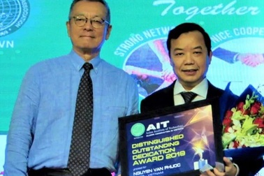 Giám đốc First News nhận giải thưởng “Tận tâm cống hiến vì cộng đồng 2019”