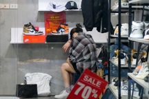 Những con phố thời trang ở Hà Nội: Ngày ế ẩm, tối tắt đèn "đi ngủ sớm"