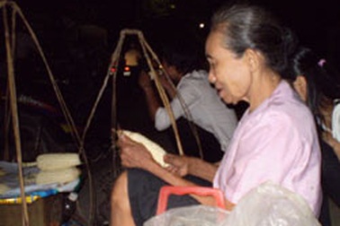 10 năm gánh ngô nướng nuôi con 