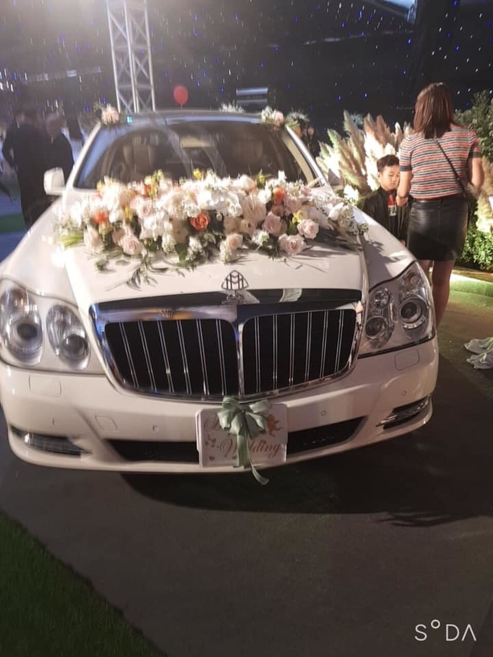 Đám cưới nhà giàu Quảng Ninh: Maybach, Rolls- Royce nối đuôi nhau đưa dâu - 2 Đám cưới nhà giàu Quảng Ninh: Maybach, Rolls- Royce nối đuôi nhau đưa dâu - 2
