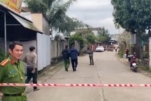 Chồng tạt xăng rồi đập điện thoại gây cháy làm vợ tử vong