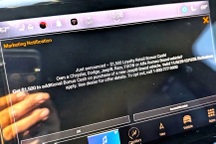 Jeep gây tranh cãi với quảng cáo nhảy ra trên màn hình trong xe