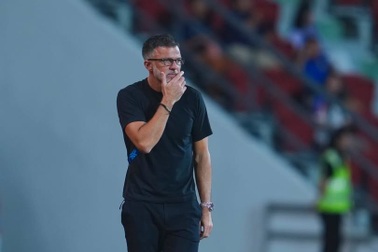 HLV Thái Lan: "Trận thua Singapore ngay trên sân nhà rất đáng thất vọng"