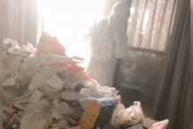 Cho cô gái trẻ thuê nhà 2 năm, gia chủ sốc với rác chất như núi