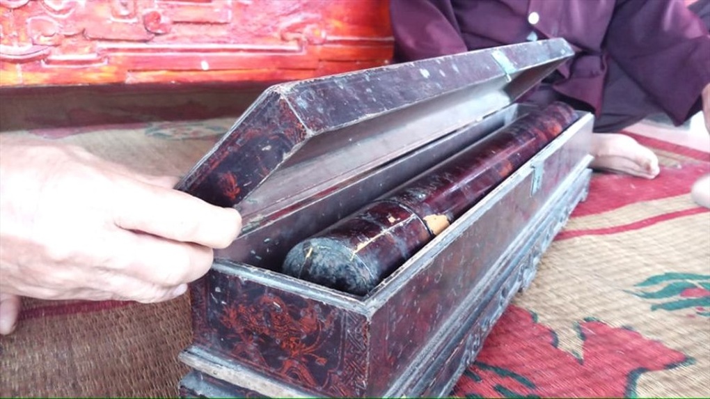 Vì sao sắc phong làng Việt được coi như báu vật, giá nào cũng không bán? - 3 Vì sao sắc phong làng Việt được coi như báu vật, giá nào cũng không bán? - 3