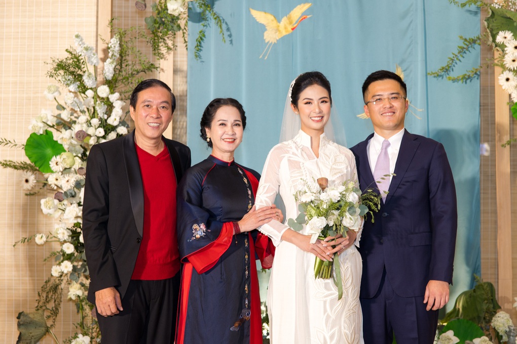 Vợ chồng Đỗ Mỹ Linh, Đặng Thu Thảo và dàn hoa hậu đổ bộ đám cưới Ngọc Hân - 1 Vợ chồng Đỗ Mỹ Linh, Đặng Thu Thảo và dàn hoa hậu đổ bộ đám cưới Ngọc Hân - 1
