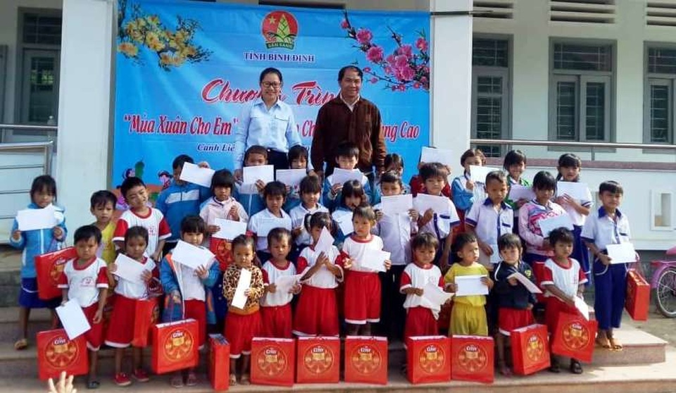 Bình Định: Trẻ em ở “cổng trời” đi chợ “0 đồng” - 1 Bình Định: Trẻ em ở “cổng trời” đi chợ “0 đồng” - 1