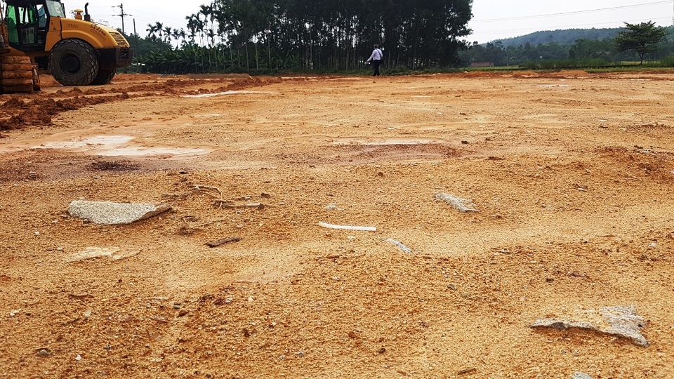Huế: Dân bức xúc vì khu tái định cư đường cao tốc san nền lẫn đá, rễ cây - 9 Huế: Dân bức xúc vì khu tái định cư đường cao tốc san nền lẫn đá, rễ cây - 9
