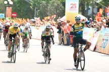 Cuộc đua xe đạp xuyên Việt: Trần Tuấn Kiệt giành chiến thắng tại Thanh Hóa