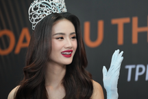 Hoa hậu Ý Nhi tự hào bố là giám đốc, Á hậu "chưa mảnh tình vắt vai"