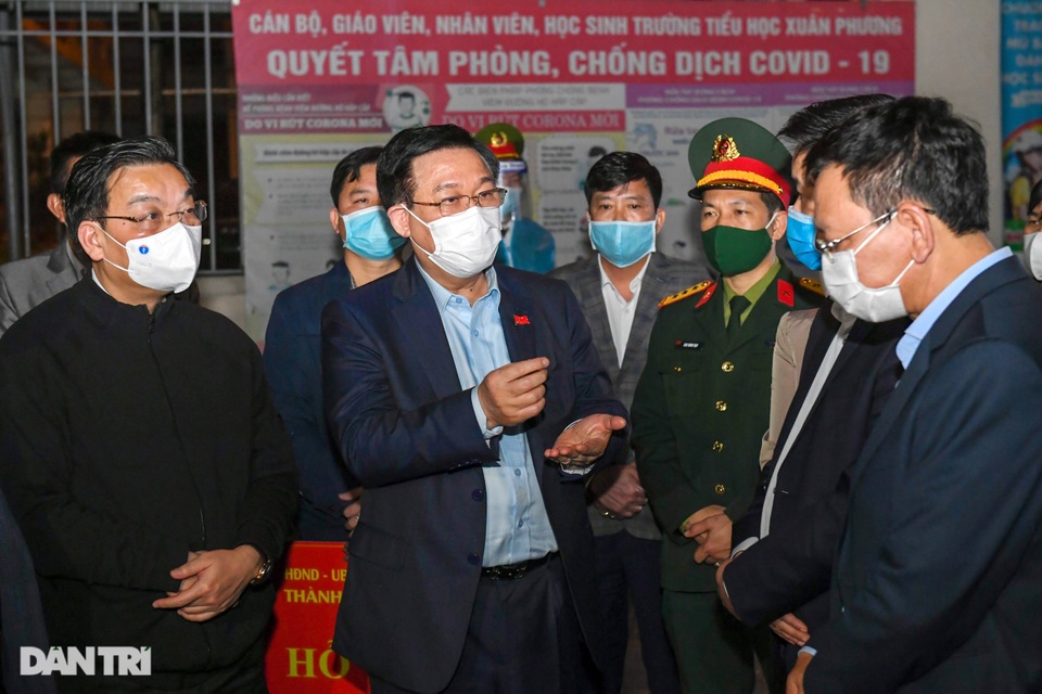 Bí thư Hà Nội Vương Đình Huệ thăm hỏi động viên trường tiểu học Xuân Phương - 4 Bí thư Hà Nội Vương Đình Huệ thăm hỏi động viên trường tiểu học Xuân Phương - 4