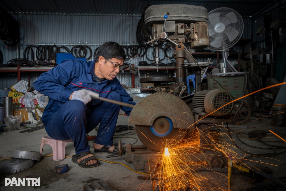 Những nông dân không bằng cấp, sáng chế máy móc đi 5 châu