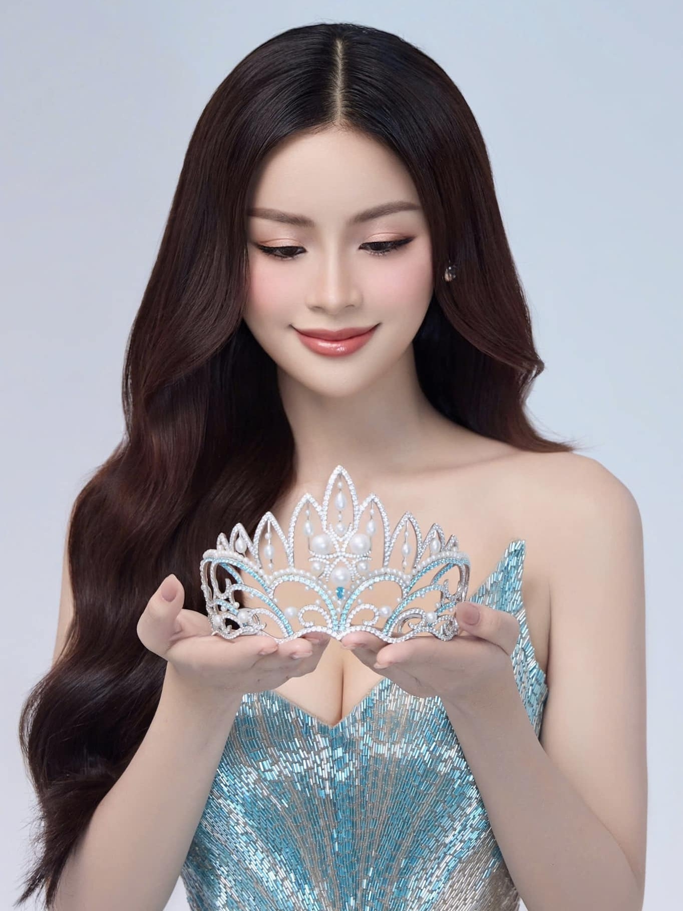 Á hậu Đào Thị Hiền phủ nhận tin đồn bị tước vương miện - 1