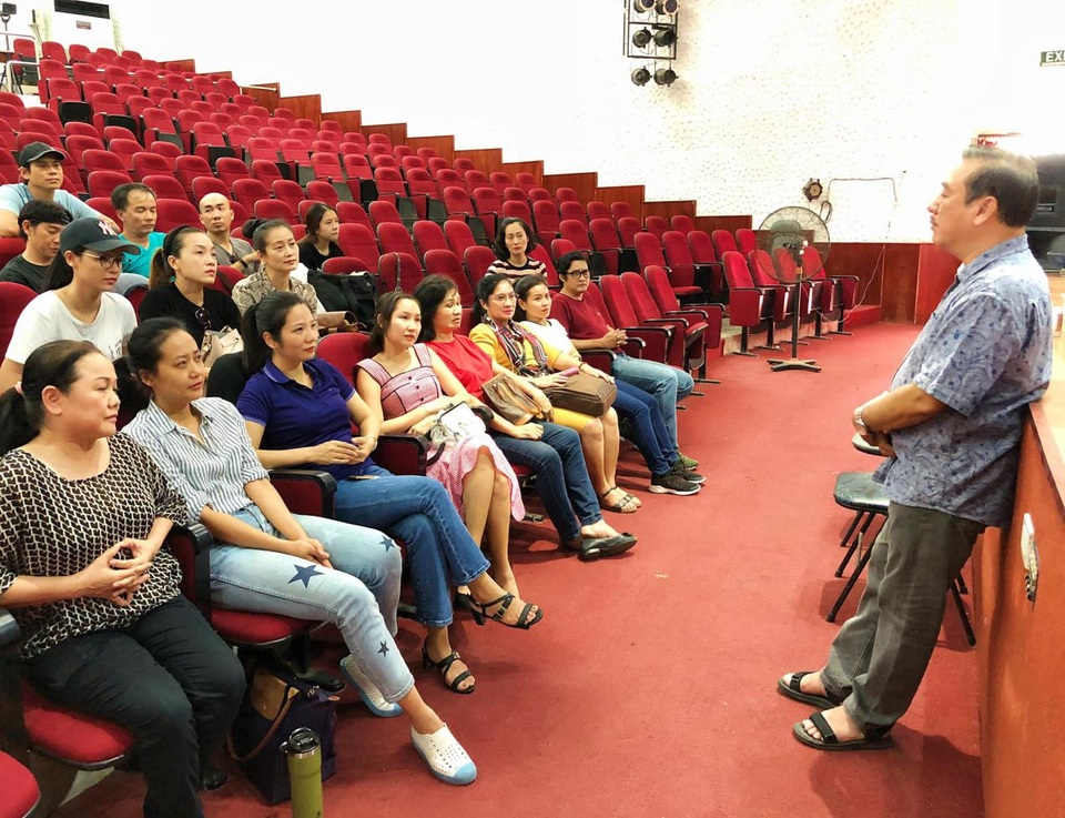 Nghệ sĩ Sài Gòn phấn khởi trên sàn tập, chờ ngày sân khấu sáng đèn - 4 Nghệ sĩ Sài Gòn phấn khởi trên sàn tập, chờ ngày sân khấu sáng đèn - 4