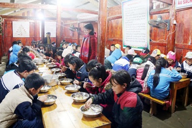 Lào Cai: Siết chặt quản lý các bếp ăn tập thể trường học
